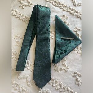 Paisley Dark Green and Black tie handkerchief and clip